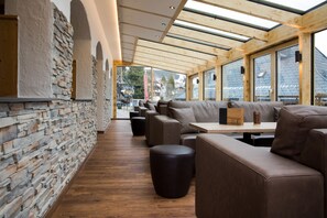 Bar (on property) - Hotel Engel - Familotel Hochschwarzwald (Todtnau)