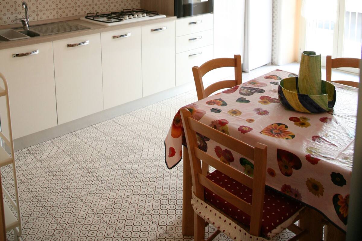 Appartamento | Cucina privata | Macchina per caffè espresso, bollitore elettrico