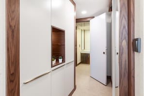 Deluxe Quadruple Room | Egyptian cotton sheets, premium bedding, minibar, in-room safe