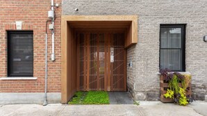 Exterior detail - La Cachette Montreal (Montréal)