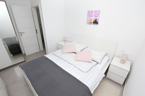 2 bedrooms, iron/ironing board, free WiFi, bed sheets - POLENTA One-Bedroom Apartment (Rovinj)