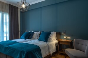 2 bedrooms, iron/ironing board, free cots/infant beds, free WiFi - Finesse Luxury Flat (Athens)