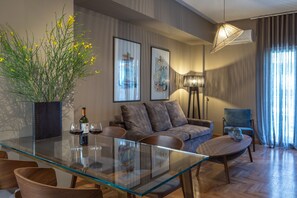 In-room dining - Finesse Luxury Flat (Athens)