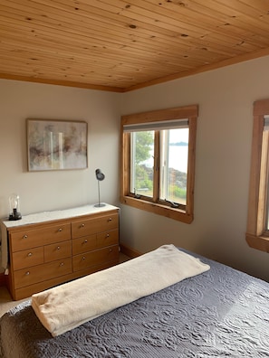 3 bedrooms, free WiFi - Absolutely Breathtaking Direct Oceanfront Cottage ~ Perfect Location! (Portland)