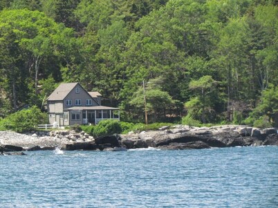 Absolutely Breathtaking Direct Oceanfront Cottage ~ Perfect Location!