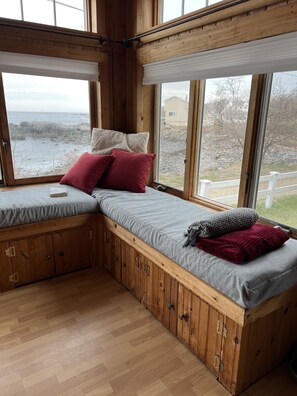 Interior - Absolutely Breathtaking Direct Oceanfront Cottage ~ Perfect Location! (Portland)