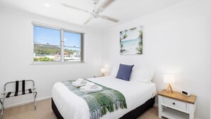 3 bedrooms, iron/ironing board, Internet, bed sheets