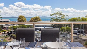 Outdoor dining - Nelson Bay CBD Apartment - No.41 Nelson Towers (NELSON BAY)