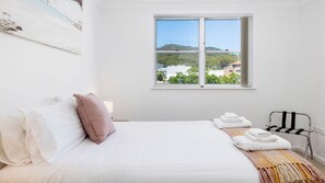 3 bedrooms, iron/ironing board, Internet, bed sheets - Nelson Bay CBD Apartment - No.41 Nelson Towers (NELSON BAY)
