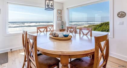 Upea Ocean Front Home!