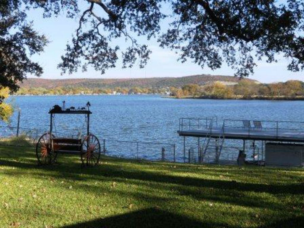 **PrivateDock w/Boat Lift***PetFriendly&LakeFront