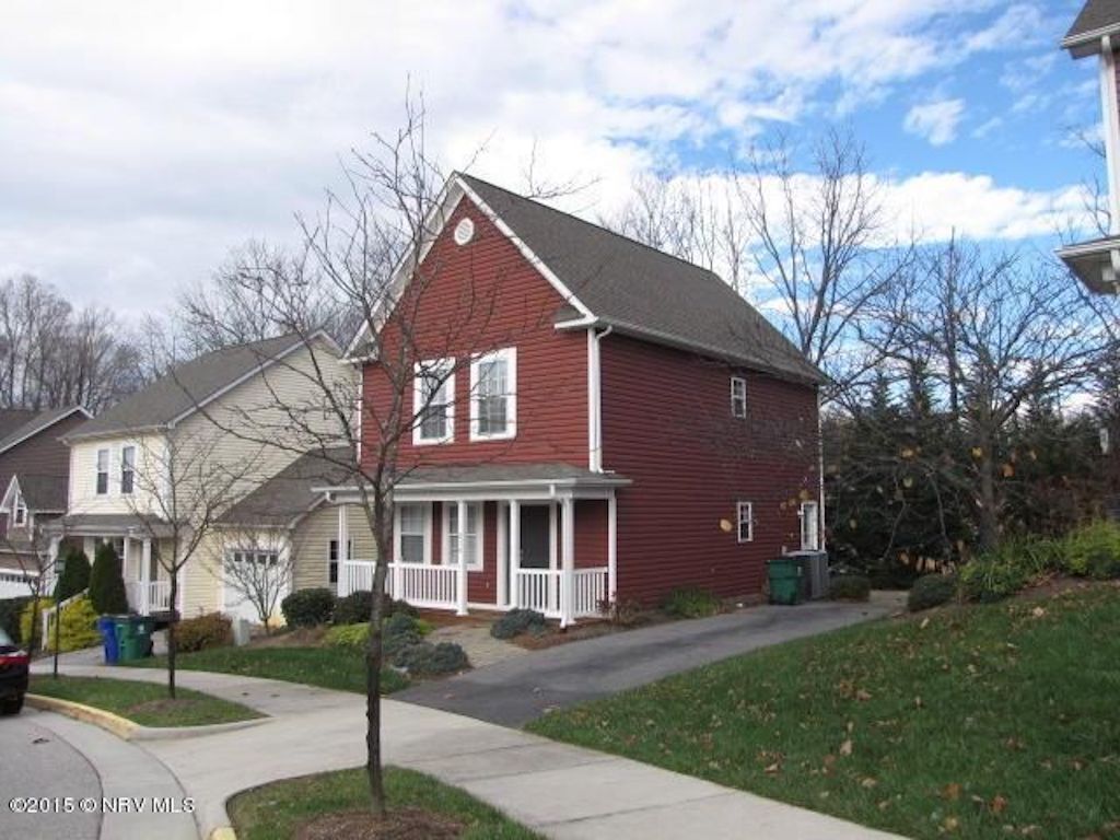 Cozy Blacksburg home - two miles from downtown!