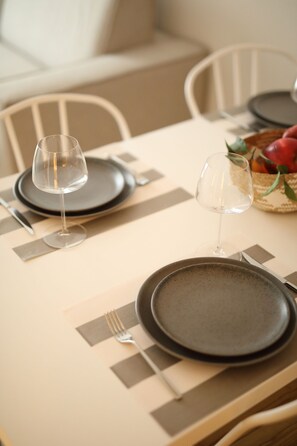 In-room dining - Love Luxury Central Apartment (Athens)