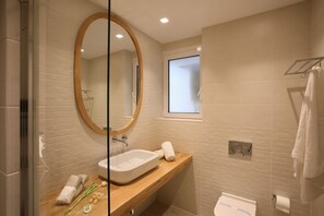 Studio | Bathroom | Shower, free toiletries, hair dryer, towels - Joy Luxury Central Apartment (Athens)