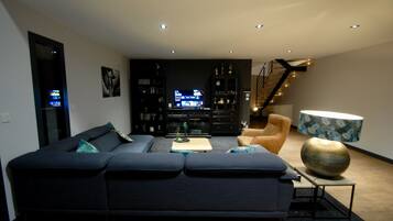 Smart-tv, bøger, kontorer