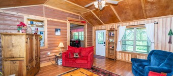 Little Cabin on the BIG Niangua!!!