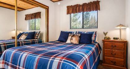 Cedar Pines - Fireplace, Deck, Barbecue, Close to Hiking Trails