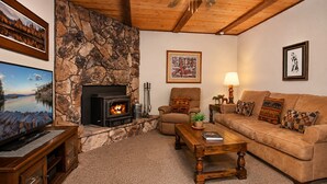 TV, fireplace, Netflix, DVD player - Cedar Pines - Fireplace, Deck, Barbecue, Close to Hiking Trails (Big Bear City)