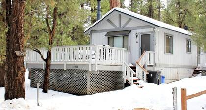 Cedar Pines - Fireplace, Deck, Barbecue, Close to Hiking Trails