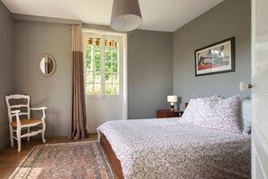 2 bedrooms, desk, soundproofing, iron/ironing board