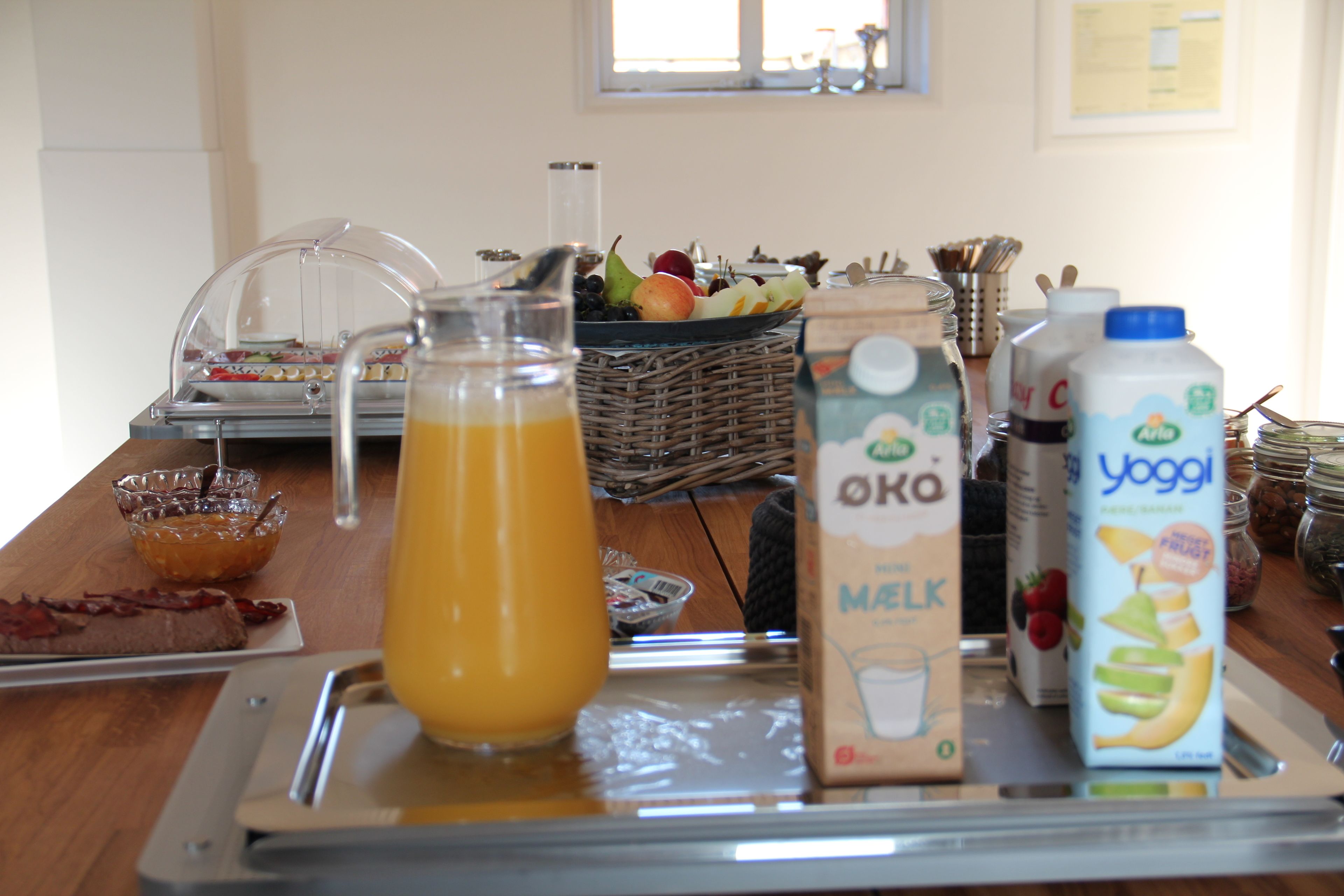 每日供应自助式早餐（每人 DKK 125）