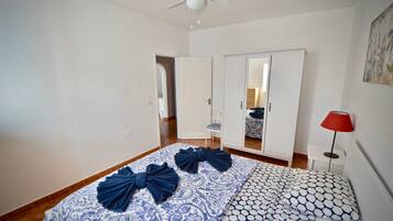 4 slaapkamers, een strijkplank/strijkijzer, gratis wifi, beddengoed