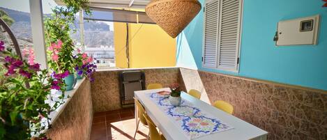 تناول الطعام بالخارج