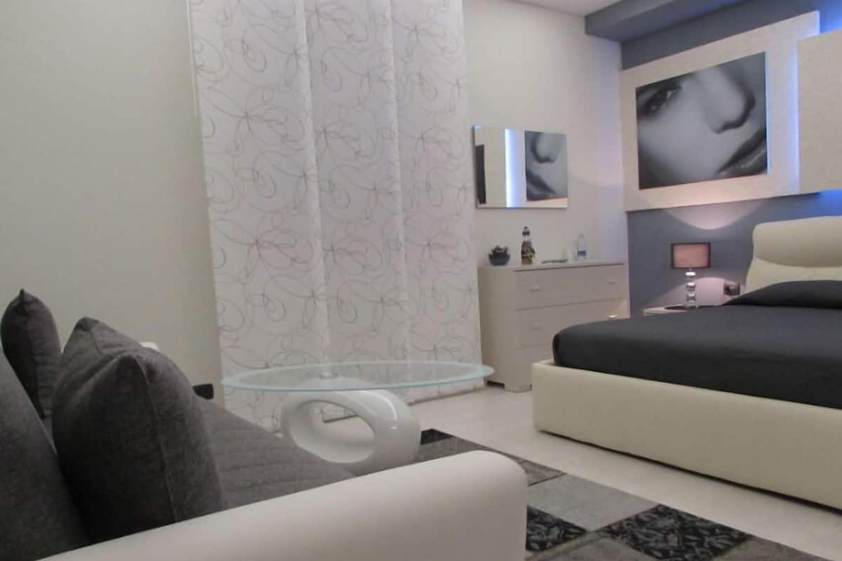 Habitación doble Confort | Escritorio, insonorización y tabla de planchar con plancha