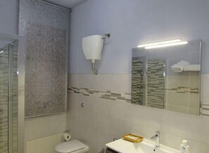 Comfort-Doppelzimmer | Badezimmer