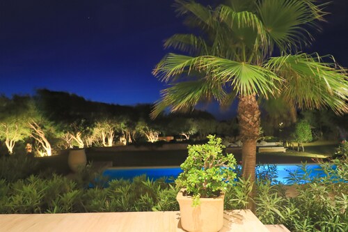 Exceptional villa of 400m2 with private heated pool and its domestic employee