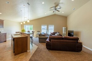 Fernseher, Tischtennisplatte