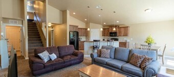 No Cleaning Fee! Kuna's Ultimate Retreat – Game Rm