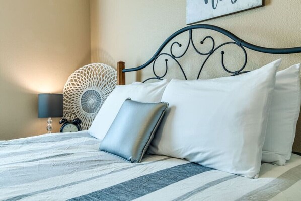 5 bedrooms, iron/ironing board, WiFi, bed sheets