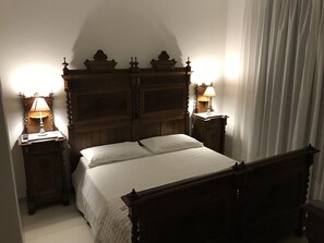 4 bedrooms, in-room safe, iron/ironing board, free WiFi