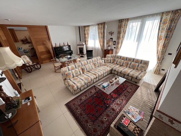 Smart TV, fireplace, table tennis, books
