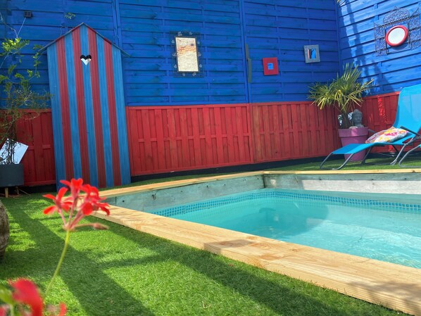 Pool - Room with private kitchen, private toilet and private bathroom (Saint-Maurice-la-Fougereuse)