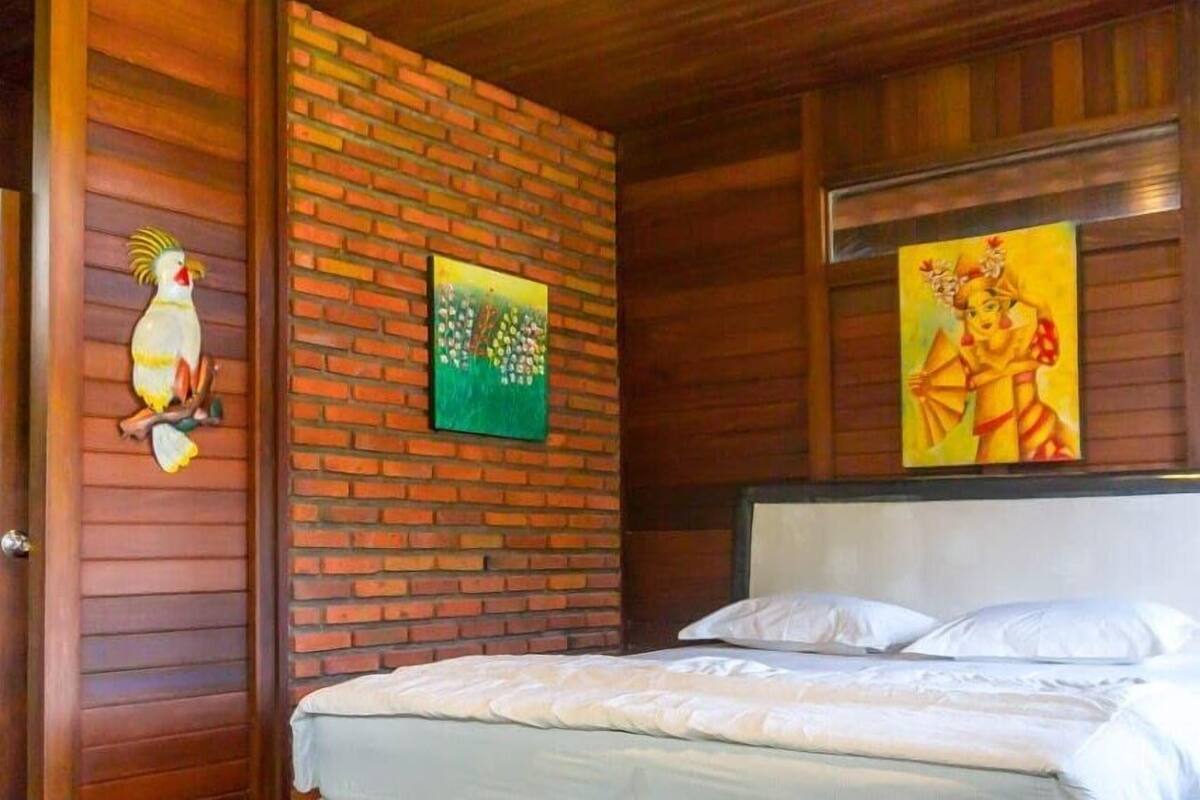 Standard Double Room | In-room safe, desk, iron/ironing board, free WiFi