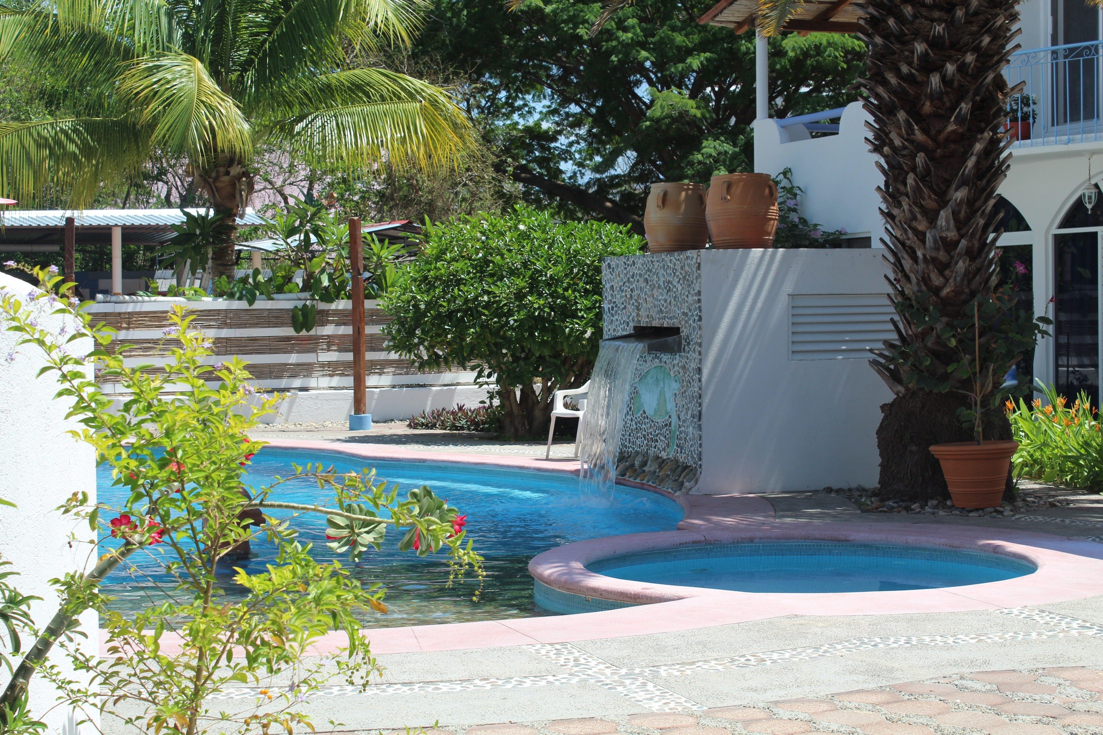 outdoor pool, open 8:00 am to 9:00 pm, pool loungers