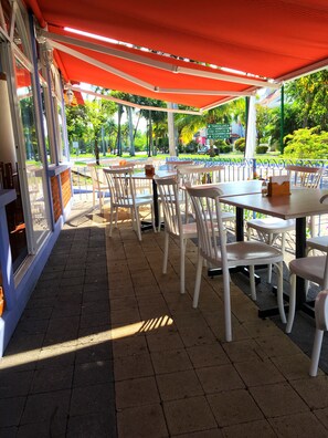 Breakfast and lunch served, local cuisine - México Lindo (Santa María Huatulco)