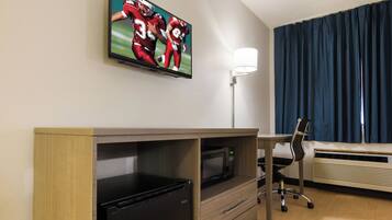 Deluxe Room, 1 King Bed, Accessible, Non Smoking | Laptop workspace, blackout drapes, cribs (free), WiFi (free)