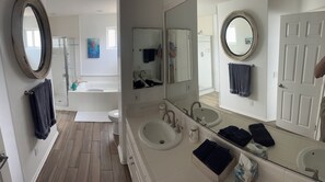 Bathtub, hair dryer, towels, soap - A Stunning Ocean Cove Condo. Fall Asleep to Waves! (San Diego)