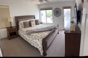 3 bedrooms, desk, iron/ironing board, free WiFi