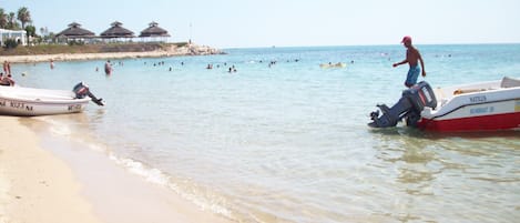 På stranden