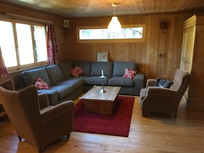 Fireplace, books, stereo