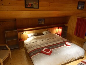 4 bedrooms, travel cot, free WiFi, bed sheets