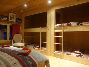 4 Schlafzimmer, Reisekinderbett, kostenloses WLAN, Bettwäsche