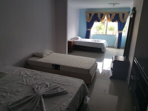 Family Room | Free WiFi, bed sheets