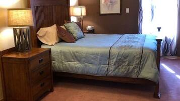 4 bedrooms, desk, iron/ironing board, WiFi