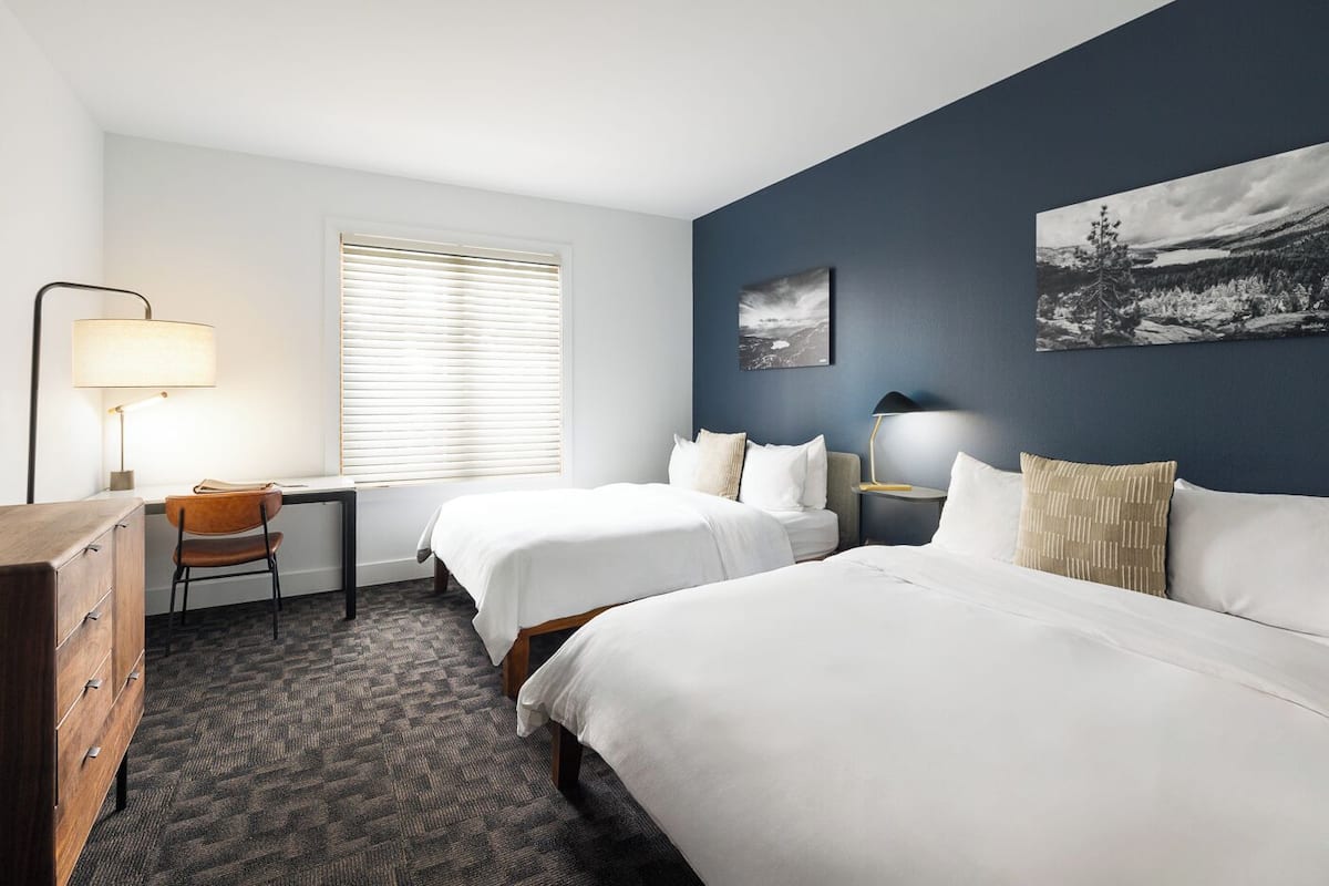 Ropa de cama de alta calidad y minibar 