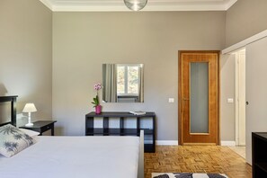 3 bedrooms, desk, iron/ironing board, travel cot - Lovely and elegant Villa- Nature & Wine, excellent position for daytrips (Briona)